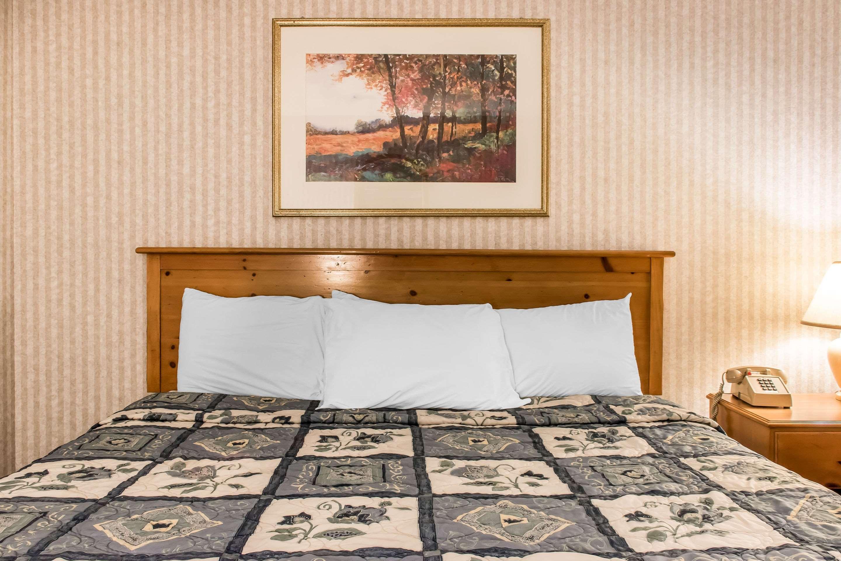 Rodeway Inn Amish Country Smoketown  Exterior photo