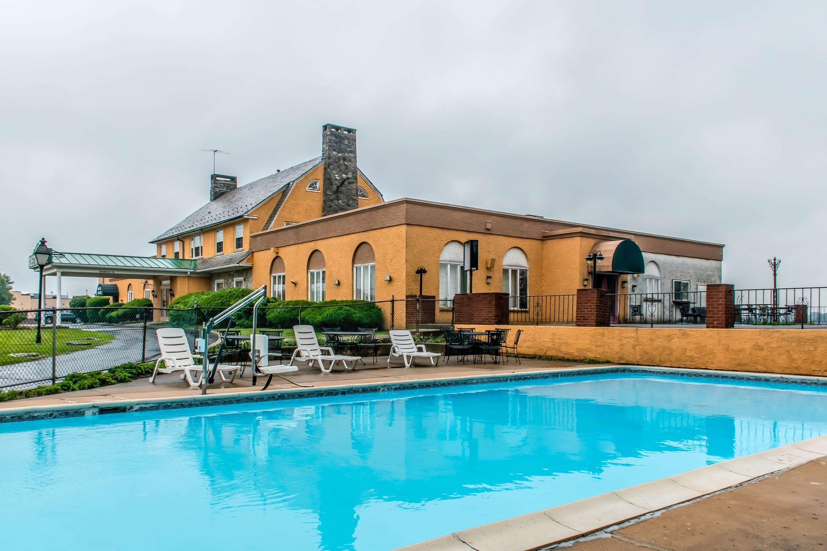 Rodeway Inn Amish Country Smoketown  Exterior photo