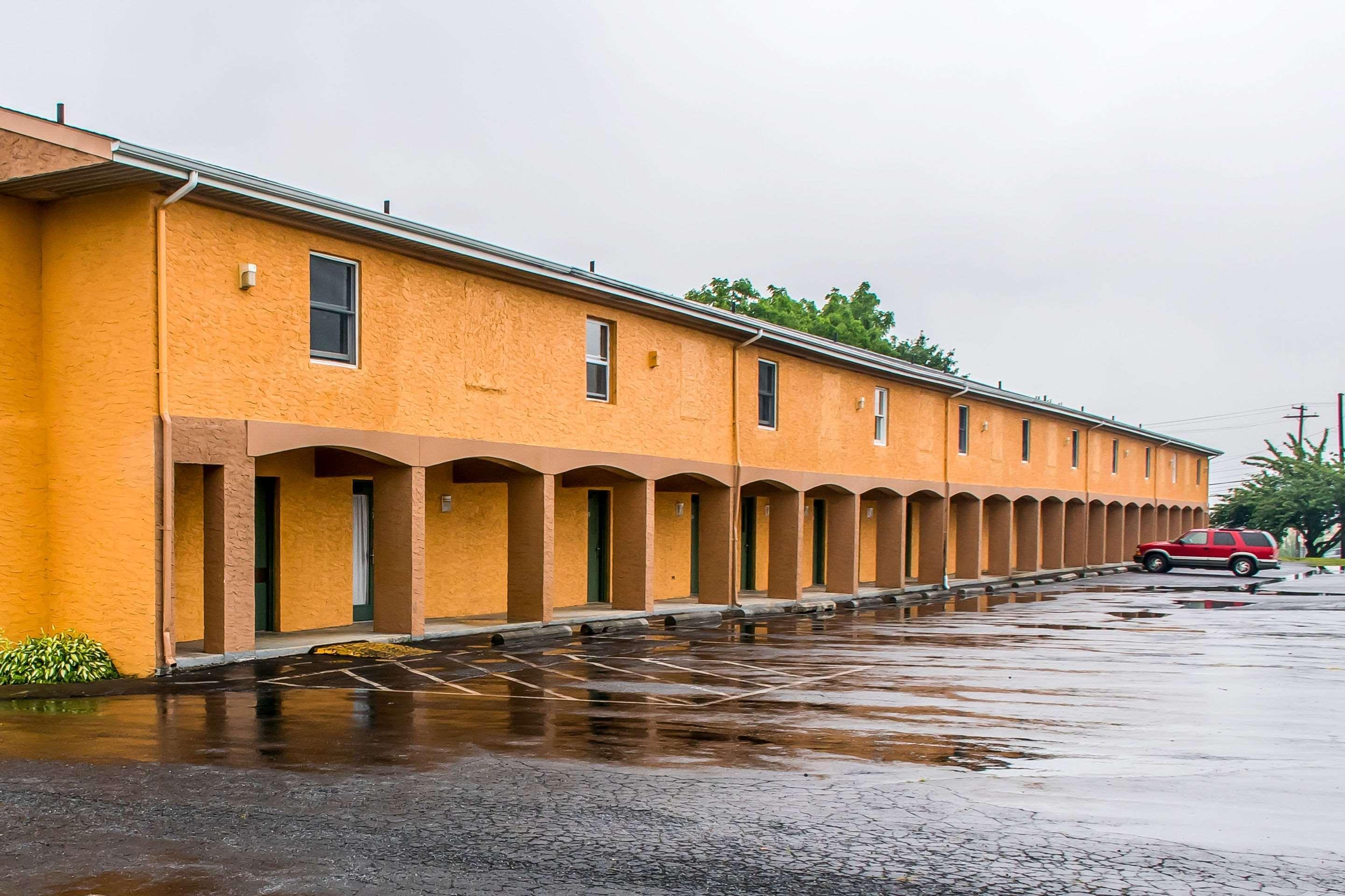 Rodeway Inn Amish Country Smoketown  Exterior photo